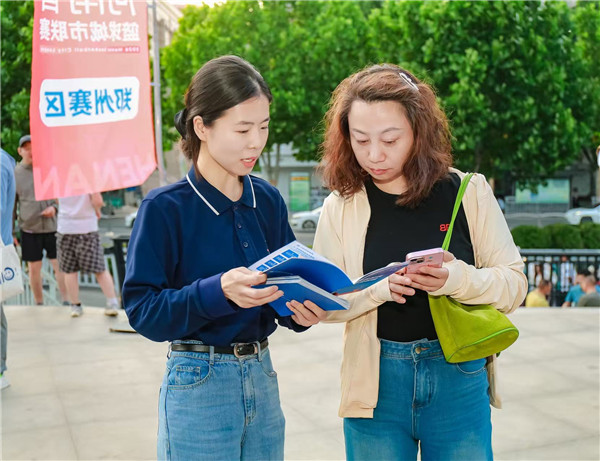 人民日报体坛观澜:体育消费激增结构还需优化(图1)